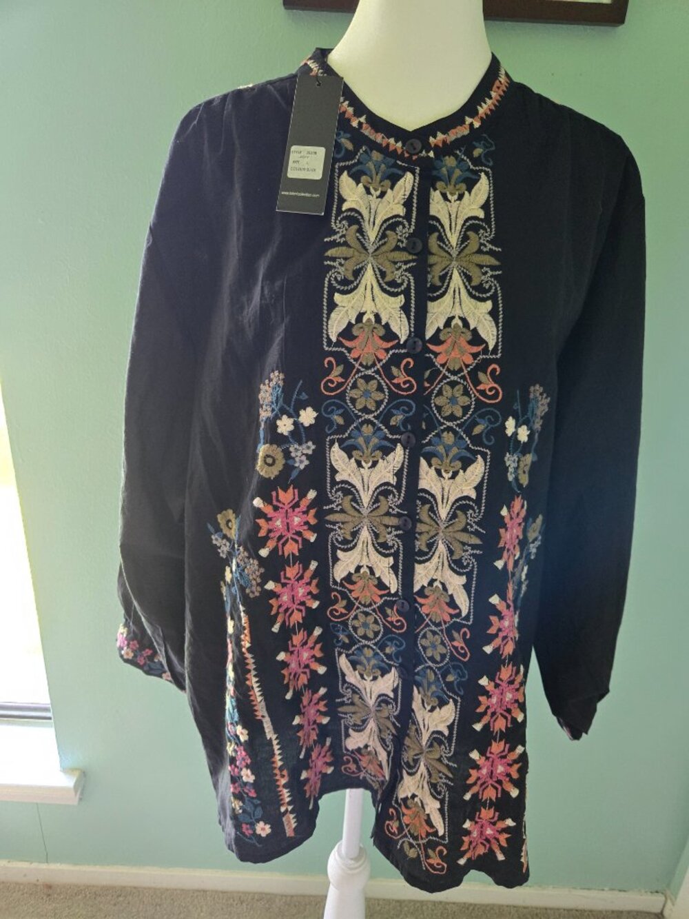 NWT Tolani Black Long sleeved Embroidered Tunic. Size L